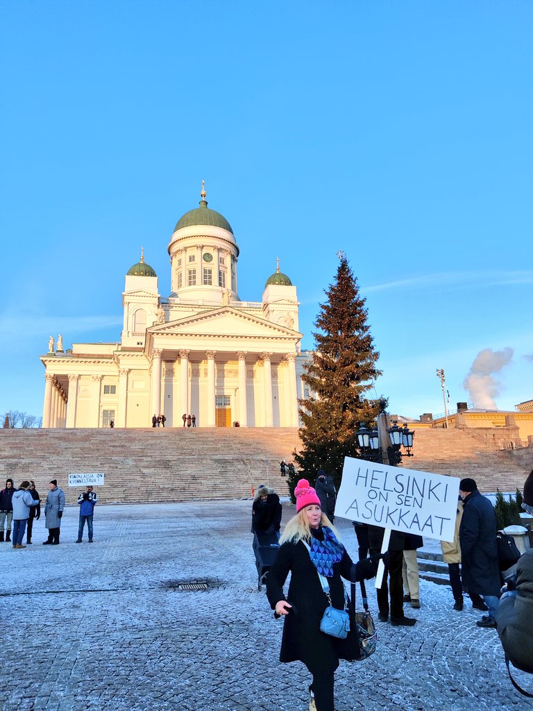 Tulkaa kaikki tänne Senaatintorille, hyvän asian puolesta <a href="/malmiairport/">Helsinki-Malmi</a>.