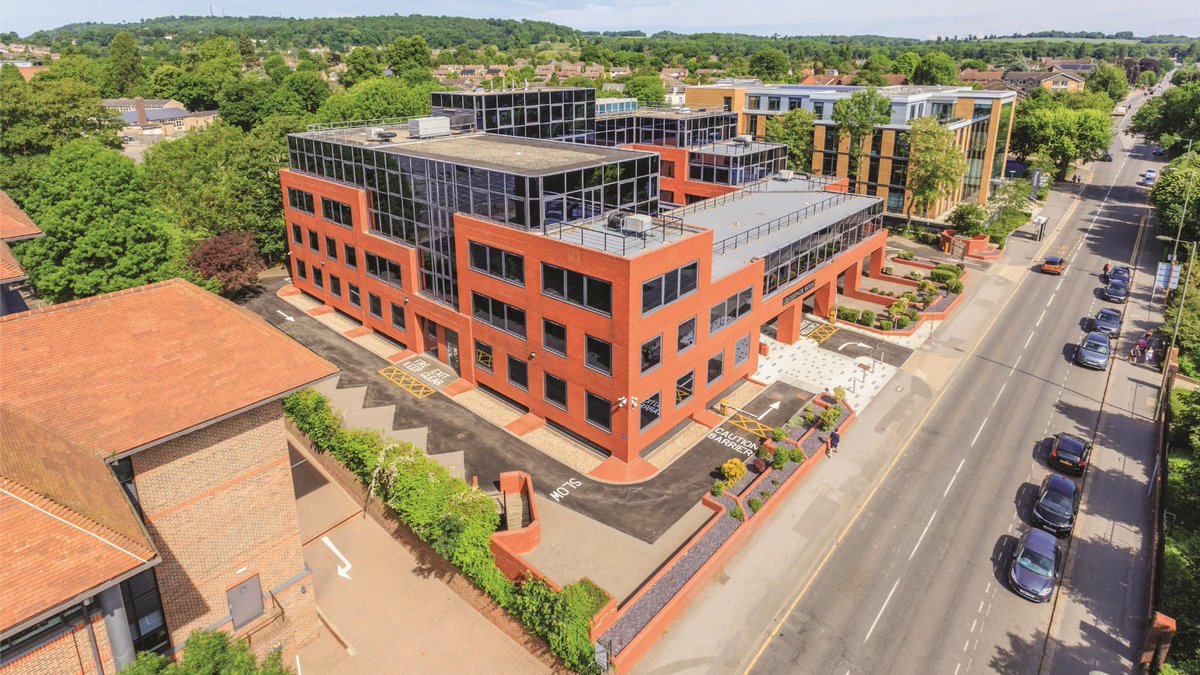 Orbit_Southern's tweet photo. Overlooking the Memorial Park, Grosvenor House in #Redhill has great amenities within easy walking distance, including the mainline station &amp; a number of restaurants &amp; coffee shops. See our website for recently refurbished space available➡️ https://t.co/jkwRKrXPcM https://t.co/gR4CLz7UTs