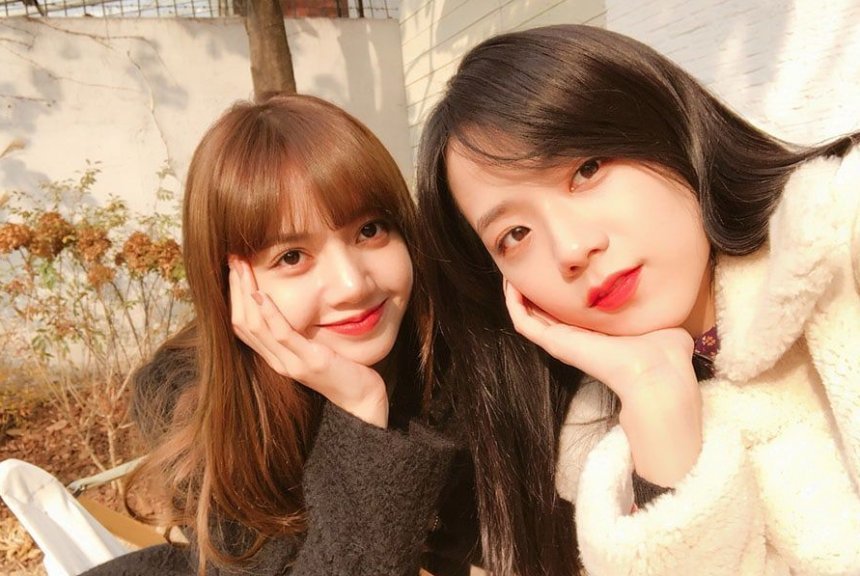 CutieSOSO1's tweet photo. ใช่ค่ะ ดิชั้นเมน ~ จีซ่า ~ 🥰🥰🥰
#JISOO #LISA #LISOO #BLACKPINK https://t.co/lRBgFSrQln