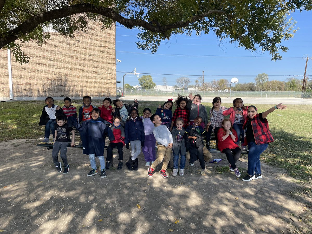 MrsAlcoces's tweet photo. We are counting down our days until holiday break! Tuesday we were “Mad About Plaid”! Love my #CSERoadrunner Scholars! 💙💛 https://t.co/fncz2eXjf1