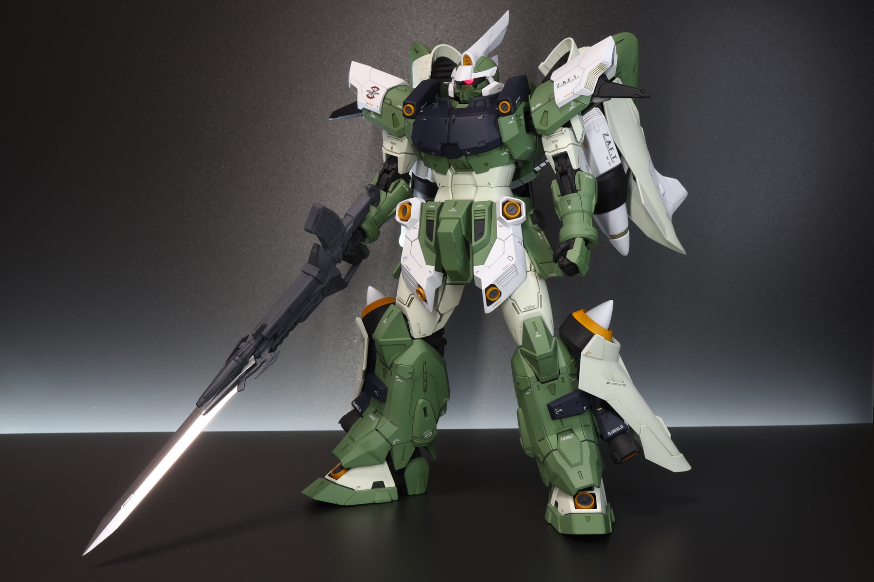 Reaper mgジンを改造した ジン ハイマニューバ 完成しました 背中の専用エンジンやバックパック 脚部の追加パーツはmgのアレンジに合わせる感じで仕上げてみました モノアイは画像加工ではなく組み込んだ電源で発光してます モノアイは可動も Reaper mgジンを改造した ジン ハイマニューバ 完成しました 背中の専用エンジンやバックパック 脚部の追加パーツはmgのアレンジに合わせる感じで仕上げてみました モノアイは画像加工ではなく組み込んだ電源で発光してます モノアイは可動も