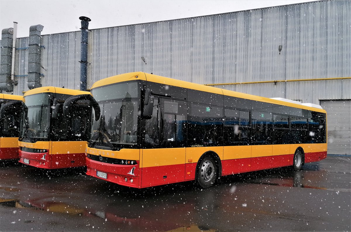 AUTOSANsp's tweet photo. Do Kielc dotarły cztery autobusy #AUTOSAN #SANCITY 12LF zakontraktowane przez #MPK #Kielce. Autobusy wyposażone są w silniki #Cummins EURO 6, automatyczne skrzynie biegów #Voith , oraz szereg urządzeń zapewniających komfort i bezpieczeństwo podróżowania. https://t.co/YWorR6nysp