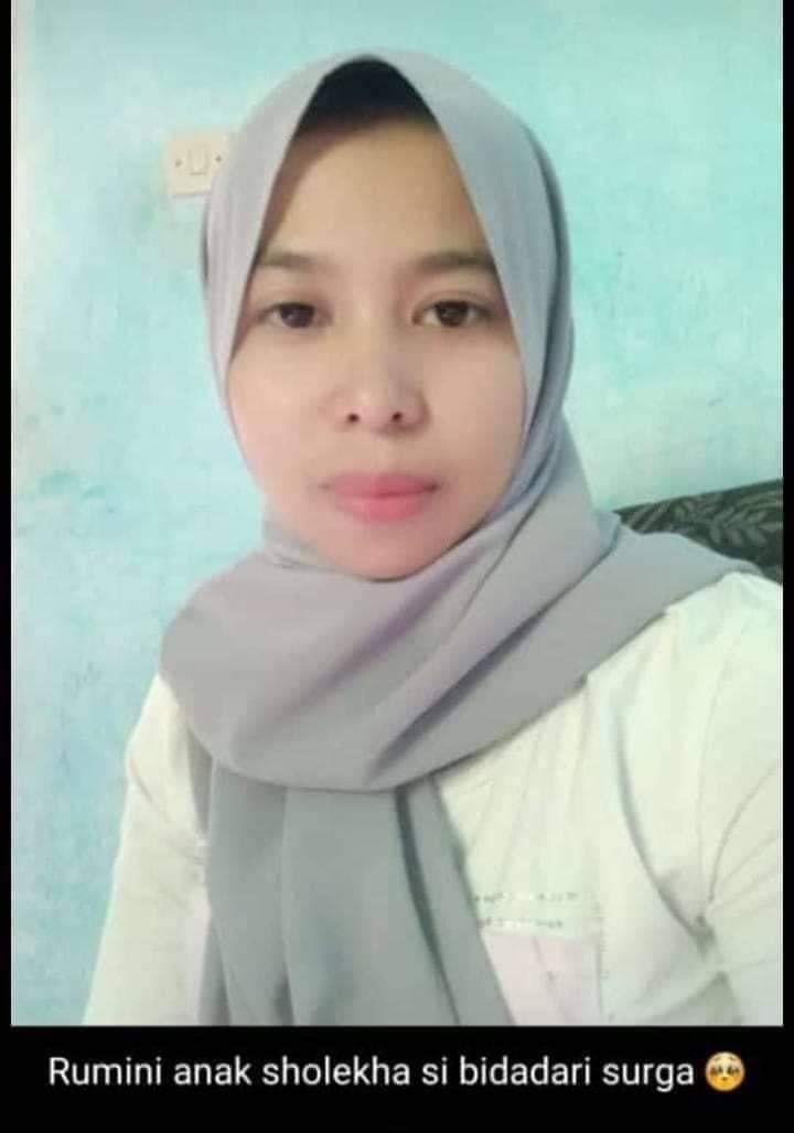 Kopipait__78's tweet photo. #Rumini nama mu ( 28 ) di temuka meninggal dunia berpelukan dengan sang ibu,Salamah ( 71 ) yg sudah renta dan tak sanggup berjalan. Tak rela tinggalkan ibunya saat erupsi semeru menyerang desanya curah kobokan,candipuro,lumajang ,sabtu 4 Desembet#r 2021. https://t.co/SPFK3lyUCW