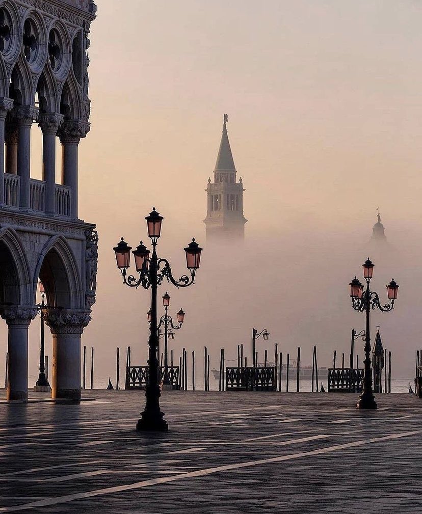 WCOTourism's tweet photo. Enjoy Venice 🇮🇹 #VeniceWorldCapitalOfTourism
#WCOT2021
#WorldCapitalOfTourism
#CapitalMundialdelTurismo
#WCOT #CapitaldelTurismo #世界旅游之都  Via IG @nikkkkkkk https://t.co/5kBELedFrV