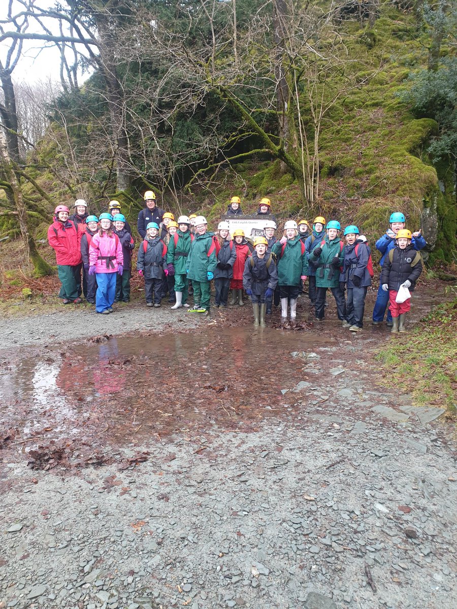 When Grizedale met Langdale before the caves!! Both groups were so brave walking in the pitch black. They only had a wall and friend to guide them. <a href="/simonsideschool/">Simonside Primary</a> @ThurstonOEC