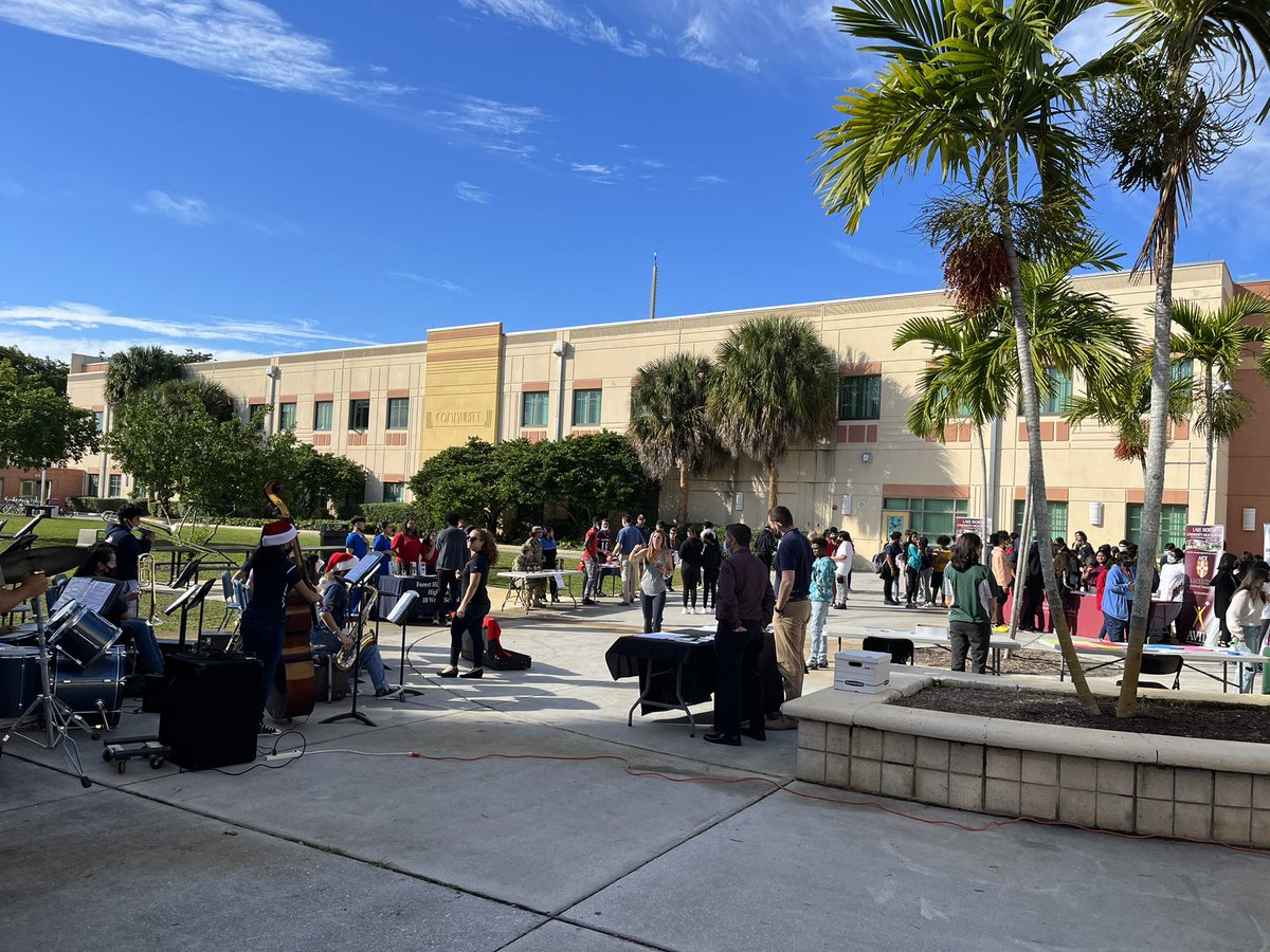 pcosme1908's tweet photo. Thank YOU, @PSMSdance, for helping to organize our 1st ever high school choice fair during our 8th grader’s first hour!!!
#ItsOurTime2Shine #FeederPatternGoodness https://t.co/lkp9ZbtAWT
