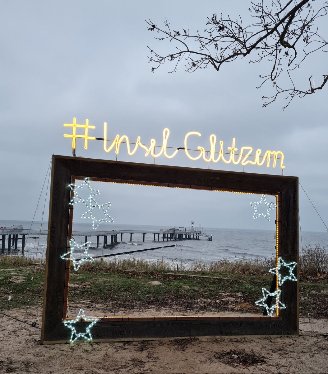 yvonnes_moments's tweet photo. Eiskalt und grau in grau, aber wunderschön. 😊❤🥶
#InselGlitzern #Usedom #Ostsee https://t.co/Dtz0uDcThb