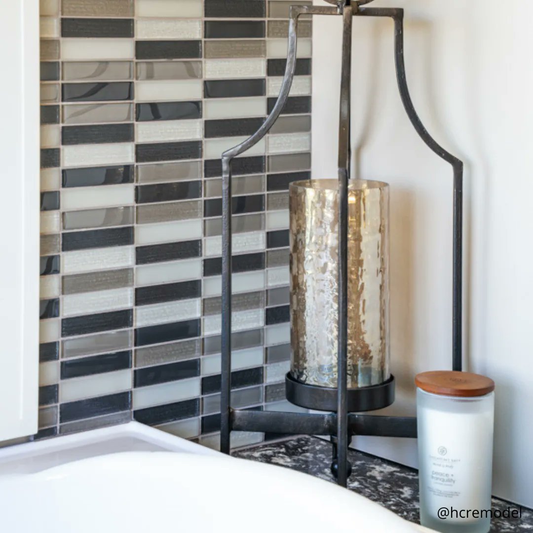 HCRemodelDesign's tweet photo. A non-pattern pattern gives this tile accent a unique look with a touch of modernness to it! After all, it's all in the details! #WednesdayWow #hcremodel #omahanebraska #omahadesign #omaharemodel #omahastyle 
Design by HC | Photo Credit: @thomasgradyphotography https://t.co/iq5FZGqNOf