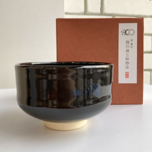 swaygallery's tweet photo. Matcha Bowls from Nishikawa Tanzaburo Shoten
Traditional and exquisite Kiyomizu ware - the shape is designed to fit comfortably in your hands.
Available in-store and online.
#swaygallery #swaygallerylondon #matchabowl #kyoware #currentevents #lovejapan #christmas2021 https://t.co/Qz2IKfatmG
