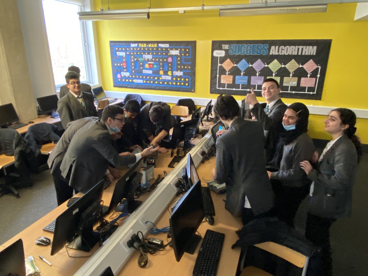 This morning in Computing we are getting to grips with the hardware (literally). Two computers stripped and components labelled to help understand them! Now for an afternoon of Cyber #computing #SEARCHforSUCCESS @HHSHaringey
