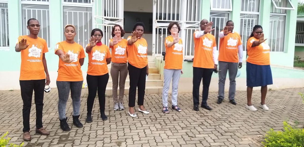 BelgicaMozambiq's tweet photo. Diálogo frutífero com o Administrador Carlos Buchilli sobre a construção de novos conhecimentos em prol do desenvolvimento humano das raparigas e das mulheres 🇲🇿💪
#ASCHA #16dias #pintaomundodelaranja https://t.co/hK6ZigGHhJ