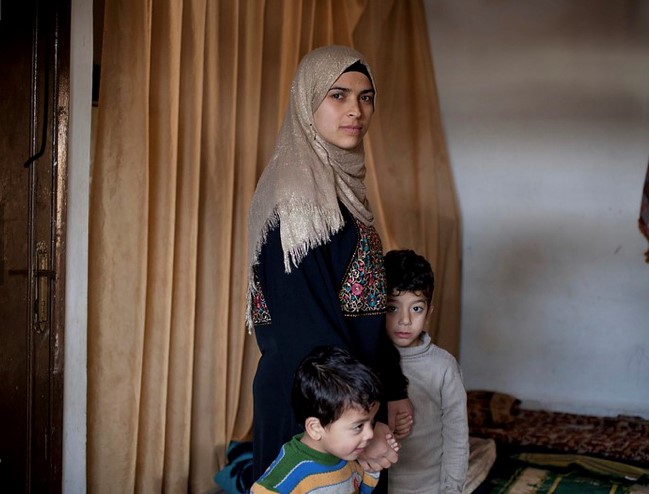 UKforSyria's tweet image. Poverty, displacement and  COVID-19 have made things much worse for Syrian women. In the world’s second worst country for women, male violence against them is endemic. #GBV denies girls an education, locks women out of paid work and political power @16DaysCampaign #WPSindex