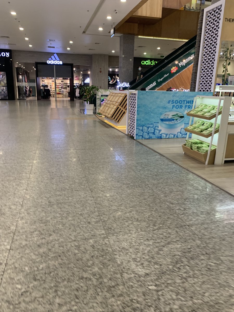 IrrawaddyNews's tweet photo. It has been nearly two weeks since Yangon residents began boycotting Myanmar Plaza after its security guards attacked anti-regime protesters on Nov. 25. On Wednesday, after the 12th day, the city’s popular shopping mall was still deserted. 

Related story: https://t.co/9JiFUBNp9r https://t.co/OmnL8oVGzj
