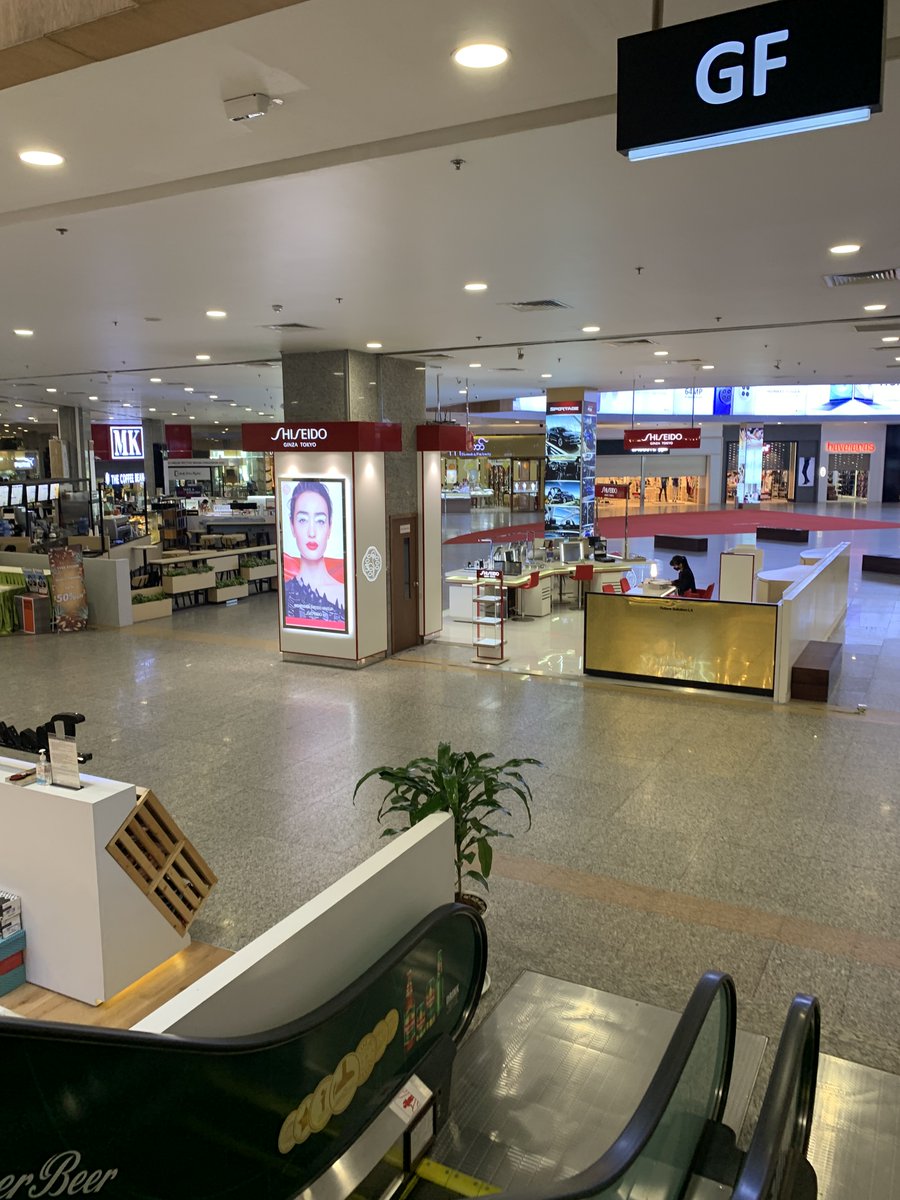 IrrawaddyNews's tweet photo. It has been nearly two weeks since Yangon residents began boycotting Myanmar Plaza after its security guards attacked anti-regime protesters on Nov. 25. On Wednesday, after the 12th day, the city’s popular shopping mall was still deserted. 

Related story: https://t.co/9JiFUBNp9r https://t.co/OmnL8oVGzj