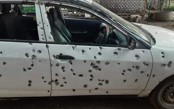 TheChindwin's tweet photo. A car driving by a civilian was shot multiple times by Myanmar’s #junta at near Myaing industrial estate in #Magway region. The driver was died on the spot at the scene. 

The victim is known as U Htay Maung from north Khin She Myuk Su village, #Pauk Township, Magway. https://t.co/I1uv7xKcUP
