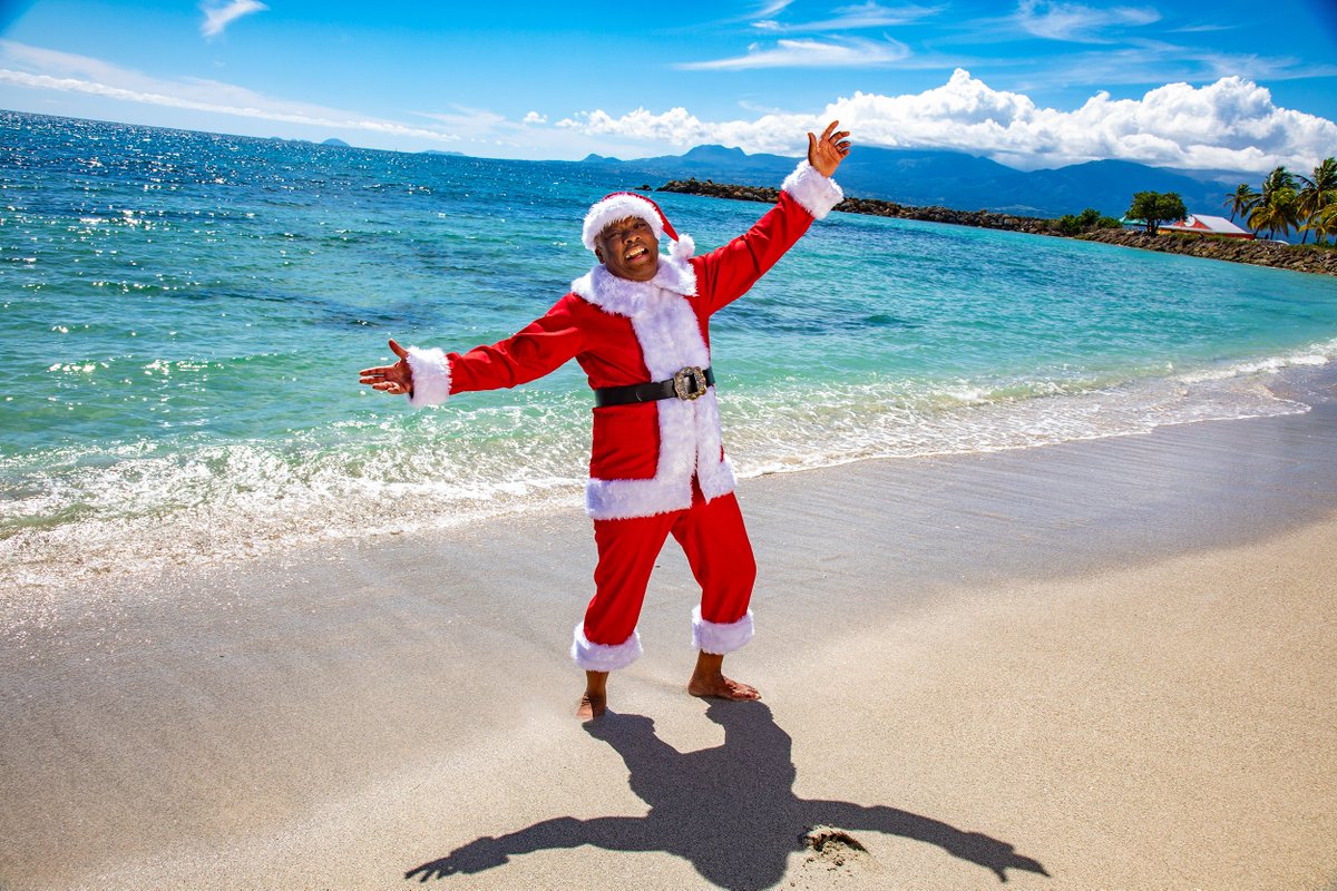deathinparadise's tweet photo. This year, we’re making Boxing Day the main event – the #DeathInParadise Christmas special is on @BBCOne at 7.30pm, Sunday 26 December! See you there. 🎄 https://t.co/HkevvZlsGr