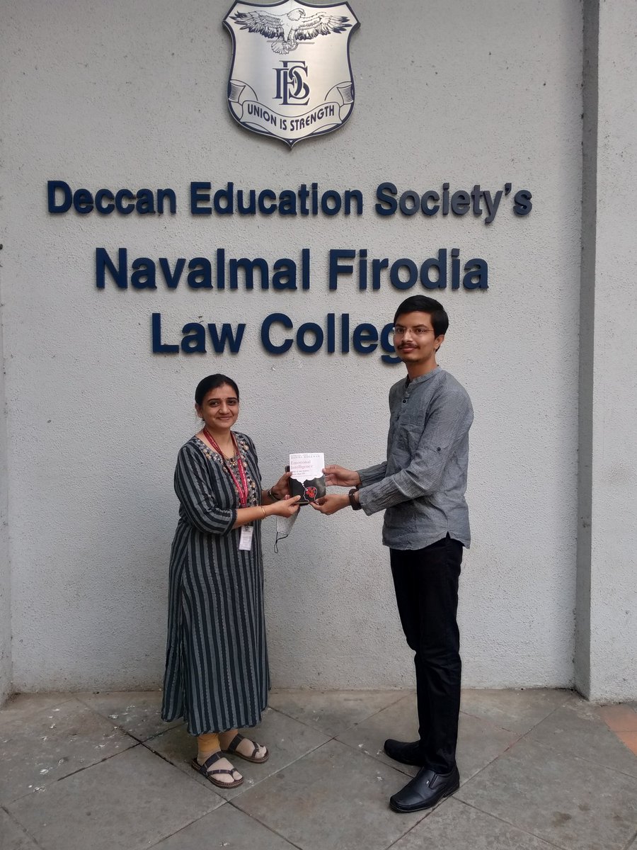 adv_kashid's tweet photo. सदिच्छा भेट Asst. Prof. Nalini ma'am D.E.S Law College Pune. https://t.co/hyUjjPpwns