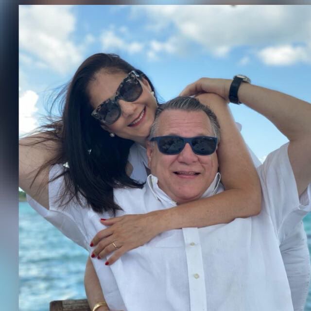 fernandez_zucco's tweet photo. Hoy celebro 32 años de haber tomado la mejor decisión de mi vida haberme casado con mi señora esposa madre de mis hijos y compañera de vida. Con altas y bajas por mucho son los mejores años que DIOS me ha dado  Gracias                           por tu comprensión y amor https://t.co/u7mDCusrta