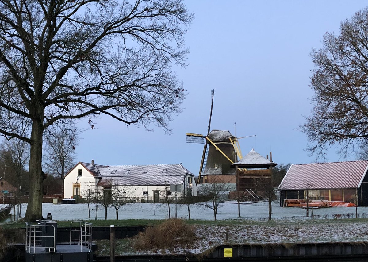 fraterbier's tweet photo. Onze buren #kanaalkwaliteiten #Wapenveld https://t.co/sDOw8kKWY1
