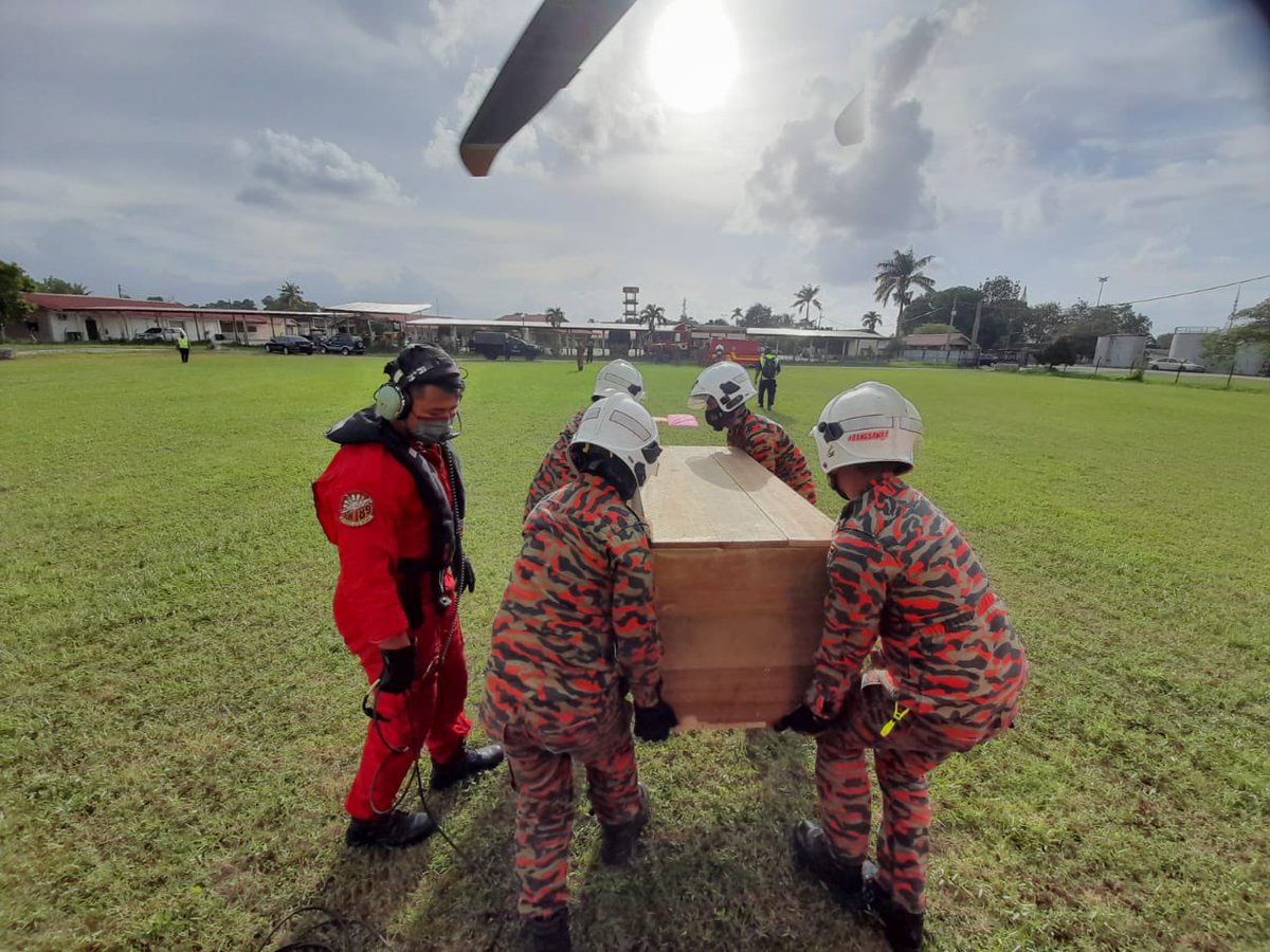BODEVAC 
AW189 (9M-BOF)
BOMBA09
08/12/2021
Krew Bomba 09 ditugaskan mengambil 1X BODY di Pulau Tioman untuk dihantar Kuala Rompin bagi tujuan post moterm
<a href="/kpkt_gov/">KPKT</a> <a href="/KP_bombaJBPM/">YAS Dato' Sri Abdul Wahab bin Hj Mat Yasin</a> <a href="/NaziliMahmood/">Nazili Hj. Mahmood</a> <a href="/capt_saiful/">Muhammad Saiful Nizam Bin Samsudin</a> <a href="/MUHAMADAZMIBIN4/">MUHAMAD AZMI BIN ISMAIL</a> <a href="/rizalbomba/">Mohd Rizal</a> <a href="/RJM_Fire/">RBT Mi-AW</a> <a href="/BombaPahang/">JBPM Negeri Pahang</a> @bombaJBPM