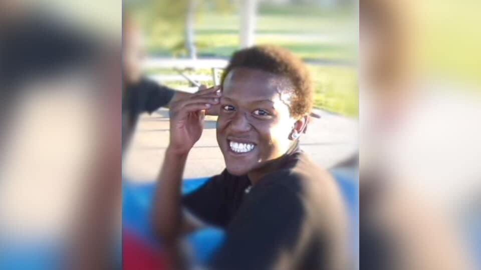 still_sexellent's tweet photo. This was one of the saddest incidents I ever seen. #ElijahMcClain was literally EVERYTHING Dwights tell black men to be in order to not be a target & he was treat brutally. The boy played the violin for kittens ffs. Hiss treatment was so goddamn disgusting.. #RIPElijahMcClain https://t.co/AZr2MmpJN7
