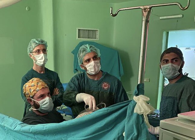 tzevattefik's tweet photo. Laparoscopic nephrectomy? 

No problem, our residents @itfuroloji will handle it meticulously! @EBU_Urology https://t.co/UnqmdosUlg