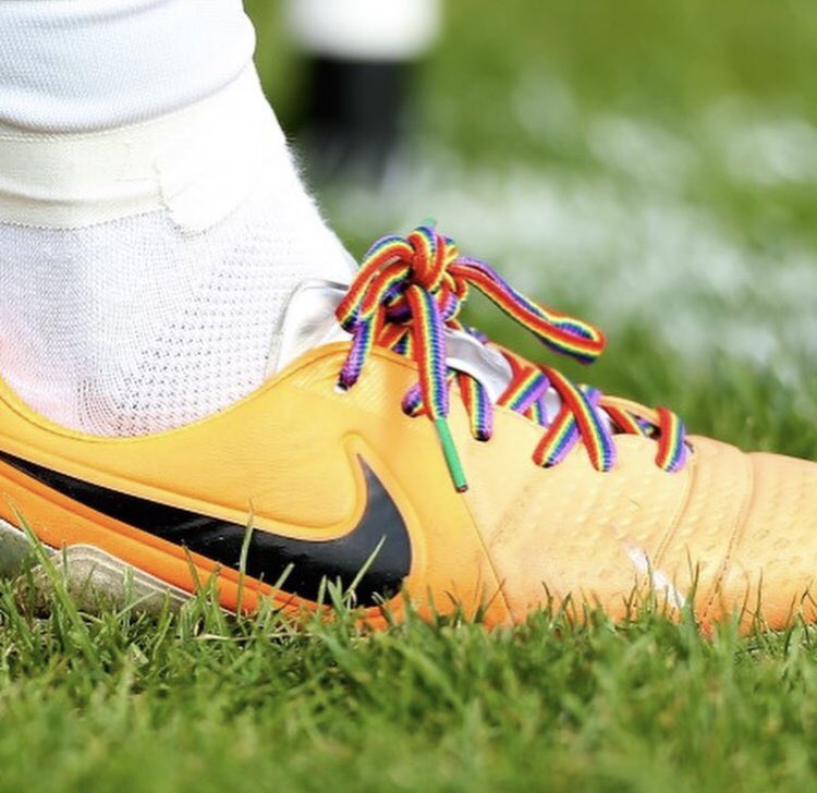sportpembs's tweet photo. It’s time to lace up and speak up to celebrate and promote LGBTQ+ inclusion in sport. 

We’re incredibly proud to be supporting #RainbowLaces

Mae'n bryd codi a siarad i ddathlu a hyrwyddo cynhwysiant LGBTQ+ mewn chwaraeon. 

Rydym yn hynod falch o fod yn cefnogi #RainbowLaces https://t.co/1n8sFdKCdL