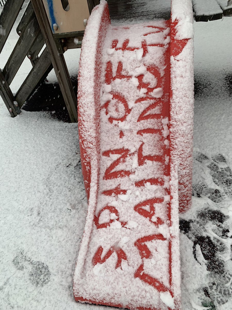 luciana_anasta's tweet photo. La lucha continua y yo escribo #spinoffmaitino sobre la nieve #challenge #writeiteverywhere @AriaBedmar @YleniaBaglietto @verSaenz @sanchezcava https://t.co/0QcO6rpuon