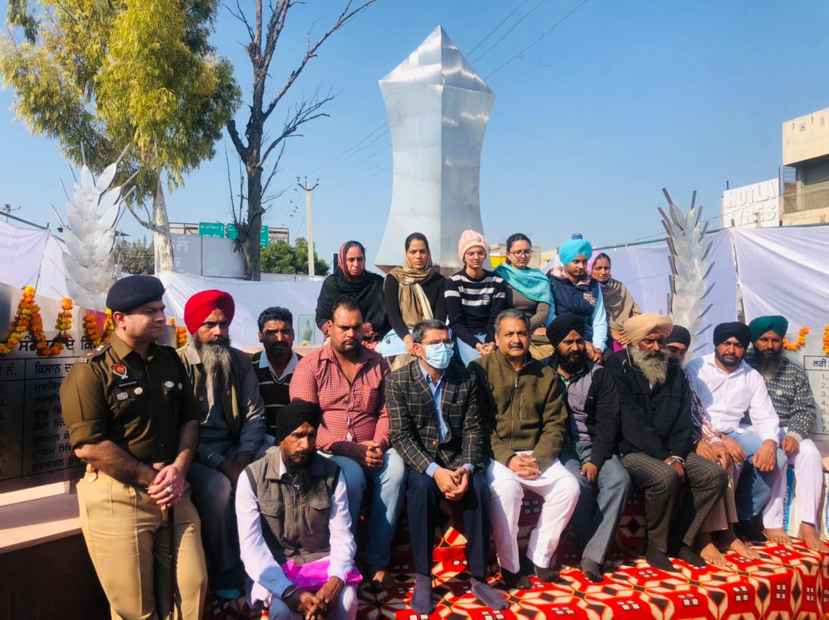 yespunjab's tweet photo. Vijay Inder Singla inaugurates ‘Yaadgar-e-shaheedan’ memorial
https://t.co/Yuc8bCsf0I
#VijayInderSingla #KisanMemorial #YadgareShaheedaan #Sangrur #Ramvir #DC #SSP #SwapanSharma #Punjab #Farmers #FarmersProtest #FarmersAgitation #YesPunjab https://t.co/rCmbftbc8H
