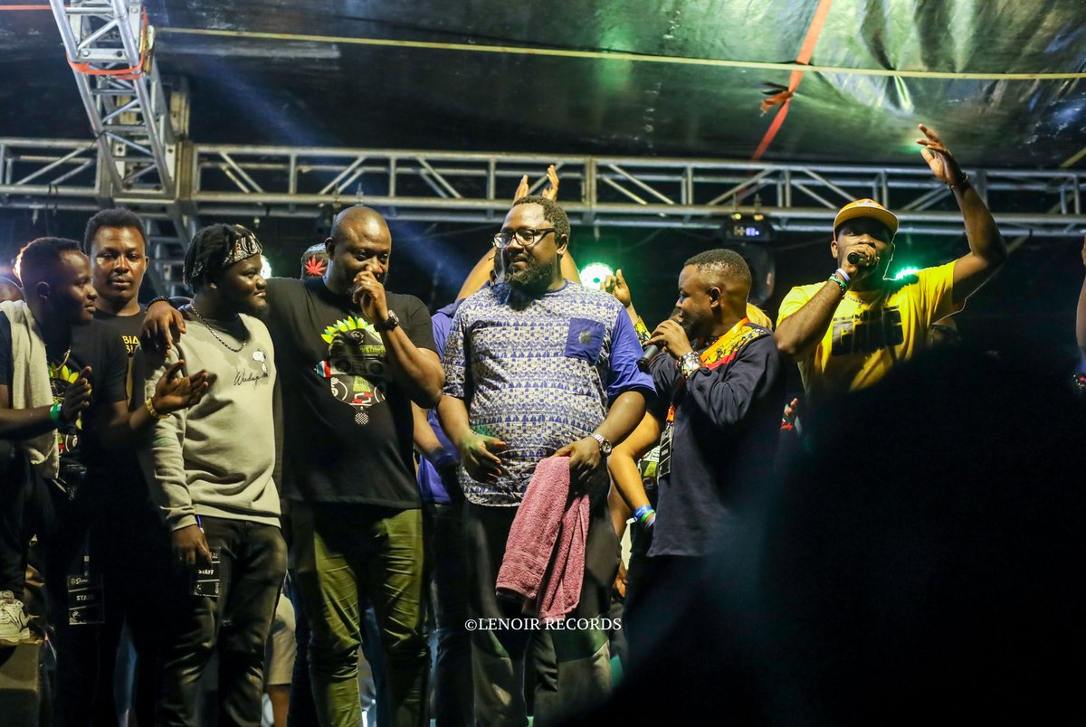 BonasFotio's tweet photo. Encore une fois, merci au @domafest ! L'édition 10 a été magique. Une incroyable énergie sur scène. Avec tous les artistes, mais aussi toute la team des hosts, mon bro @fidjil06, mais surtout les super dévoués Yaovi Sodogandji et Armand Nana ! RDV en 2022 ! #Domaf10 #Domaf11 https://t.co/E7kuAoyKo6