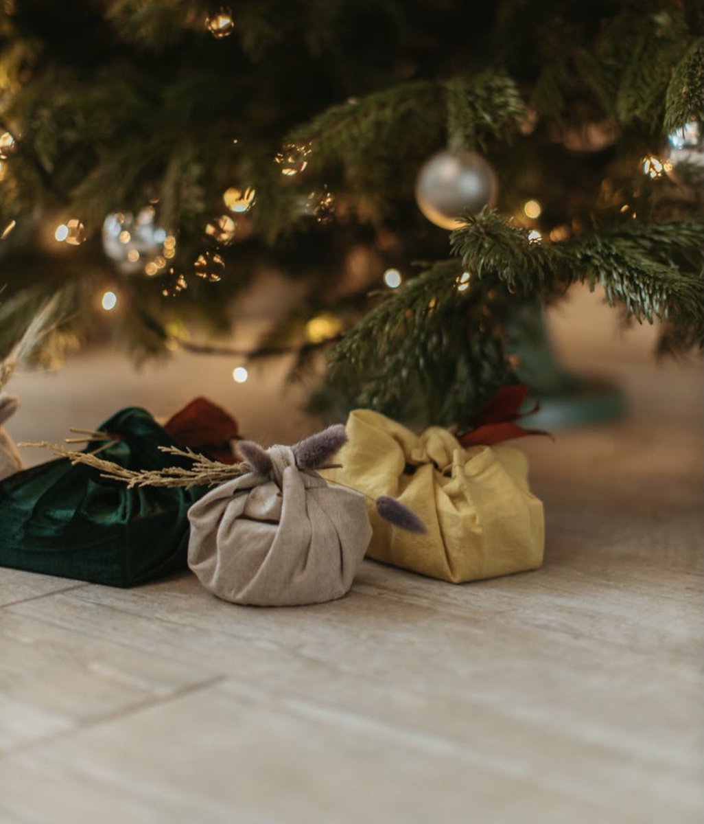 sortedaffair1's tweet photo. How do you wrap?
Traditional paper
Gift bags
Or
Alternative (scarves, fabric etc.)?
#getsortedwithkelly
#wrapping https://t.co/10ApzULPpk