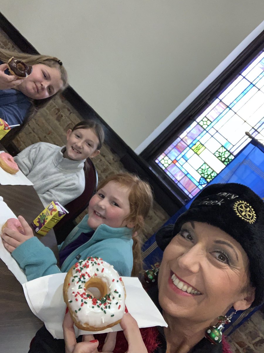TiffanyErvin's tweet photo. So happy to help Franklin Daybreak @Rotary Club w/their 3rd Annual #RotaryCinderellaProject that started during my Governor year! We wrapped shoes for foster kids then they gave us donuts as a reward! 😍 #RotaryGeek 💙💛 #peopleofaction #servetochangelives #havefundogood https://t.co/UWBif8RmAA