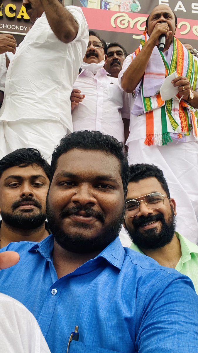 nambadanArjith's tweet image. കേന്ദ്ര, സംസ്ഥാന സർക്കാരുകളുടെ ദുർഭരണത്തിനെതിരെ പ്രിയപ്പെട്ട പ്രതിപക്ഷ നേതാവ് ശ്രി. വി ഡി സതീശൻ ആലുവയിൽ നയിച്ച 
ജന ജാഗരൺ അഭിയാൻ പദയാത്ര. 
Indian National Congress 💪🏼💪🏼💪🏼💪🏼💪🏼

#mohammedshiyas   #vmsudheeran #VDSatheeshan