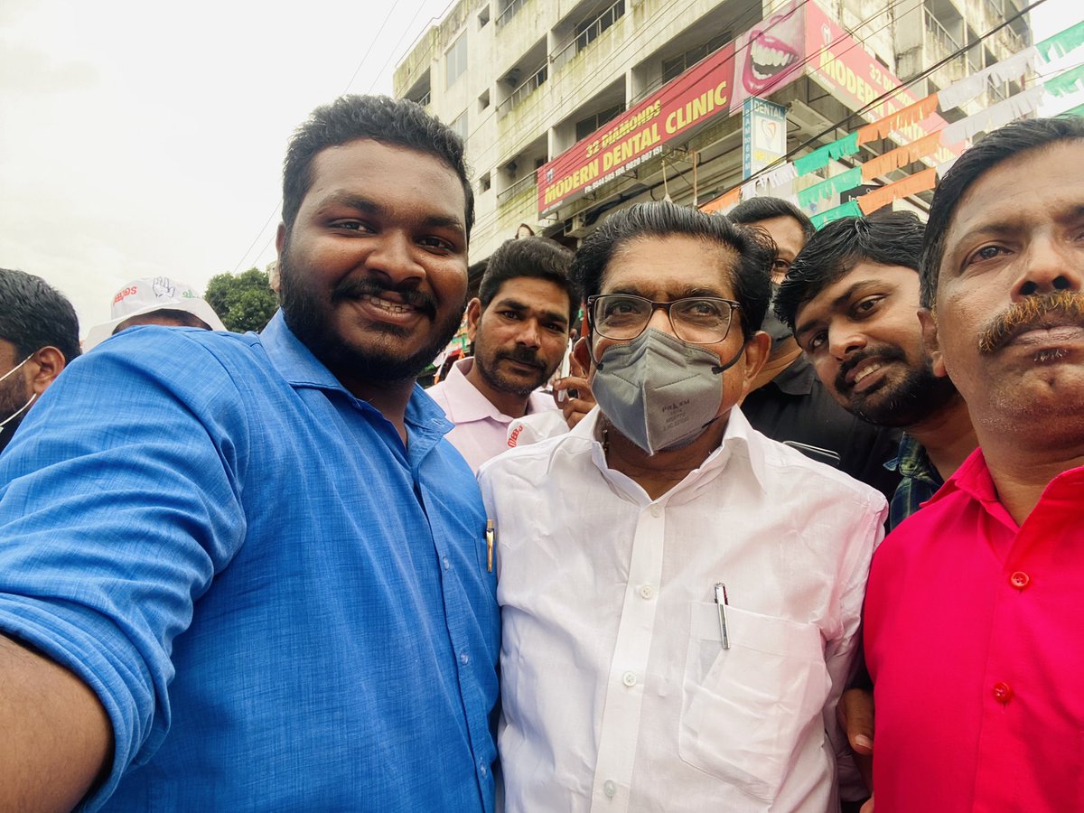 nambadanArjith's tweet image. കേന്ദ്ര, സംസ്ഥാന സർക്കാരുകളുടെ ദുർഭരണത്തിനെതിരെ പ്രിയപ്പെട്ട പ്രതിപക്ഷ നേതാവ് ശ്രി. വി ഡി സതീശൻ ആലുവയിൽ നയിച്ച 
ജന ജാഗരൺ അഭിയാൻ പദയാത്ര. 
Indian National Congress 💪🏼💪🏼💪🏼💪🏼💪🏼

#mohammedshiyas   #vmsudheeran #VDSatheeshan