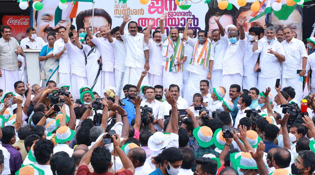 nambadanArjith's tweet image. കേന്ദ്ര, സംസ്ഥാന സർക്കാരുകളുടെ ദുർഭരണത്തിനെതിരെ പ്രിയപ്പെട്ട പ്രതിപക്ഷ നേതാവ് ശ്രി. വി ഡി സതീശൻ ആലുവയിൽ നയിച്ച 
ജന ജാഗരൺ അഭിയാൻ പദയാത്ര. 
Indian National Congress 💪🏼💪🏼💪🏼💪🏼💪🏼

#mohammedshiyas   #vmsudheeran #VDSatheeshan