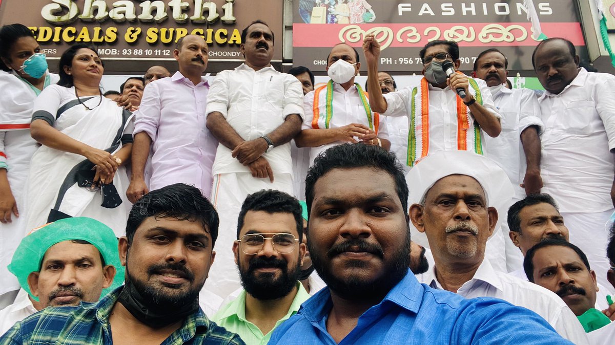 nambadanArjith's tweet image. കേന്ദ്ര, സംസ്ഥാന സർക്കാരുകളുടെ ദുർഭരണത്തിനെതിരെ പ്രിയപ്പെട്ട പ്രതിപക്ഷ നേതാവ് ശ്രി. വി ഡി സതീശൻ ആലുവയിൽ നയിച്ച 
ജന ജാഗരൺ അഭിയാൻ പദയാത്ര. 
Indian National Congress 💪🏼💪🏼💪🏼💪🏼💪🏼

#mohammedshiyas   #vmsudheeran #VDSatheeshan