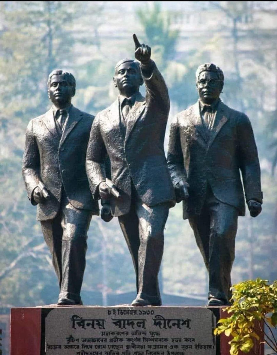 সেই উদ্ধত তর্জনী, সেই ঋজু মেরুদণ্ড, সেই বিপ্লবের অগ্নিশিখার ৯২ তম বর্ষপূর্তি আজ। বাঙালির আত্মপরিচয়ের এই তিন স্তম্ভ, তিন যুগনায়কের চরণে শতকোটি প্রণাম🙏