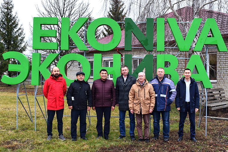EkosemAgrar's tweet photo. #Kirgisischer #Landwirtschaftsminister zu Besuch bei @ekoniva https://t.co/0YyeXMpWl7 https://t.co/hZMRLt9o8b