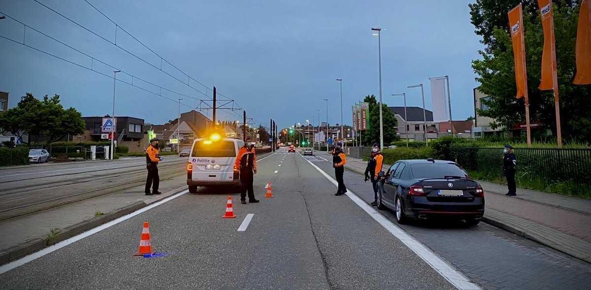 Politie5418's tweet photo. Wij zijn op zoek naar 2 hoofdinspecteurs, 6 inspecteurs en 1 consulent. #mobiliteit #vacature #komerbij
Alle ℹ op https://t.co/K7Rkf2Go40
(Nog) geen lid van de politiefamilie, maar wel interesse? Neem een kijkje op https://t.co/1iAsUmu6HG https://t.co/xKxZnUL7ap