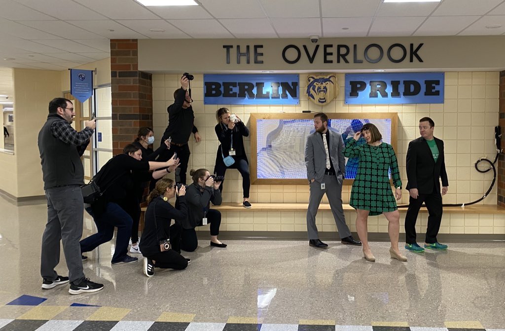 sarahnethero's tweet photo. Feeling the spirit for “blue carpet” day #obhsscience #spiritweek #berlinpride https://t.co/jUlvTEQvJQ