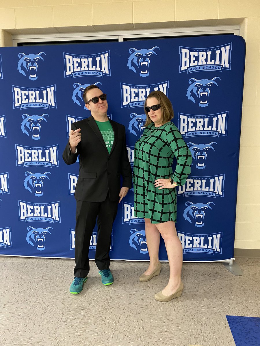 Feeling the spirit for “blue carpet” day #obhsscience #spiritweek #berlinpride