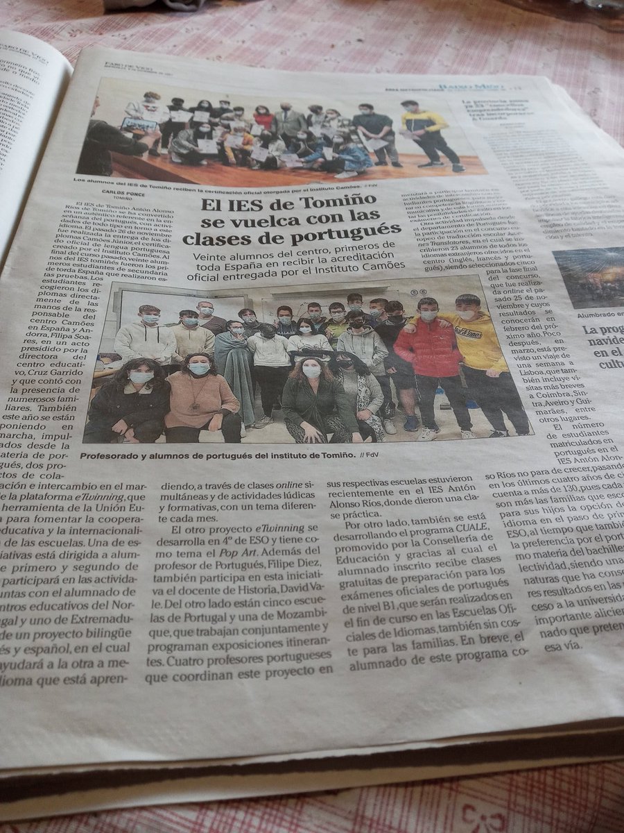 Parabéns ao <a href="/ies_tomino/">Antón Alonso Ríos</a> por tantos proxectos centrados no ensino do portugués! Mágoa que o <a href="/Farodevigo/">Faro de Vigo</a> non se digne a sacar en galego unha noticia onde sae o responsable da <a href="/sxpl/">Política Lingüística</a> (na foto). <a href="/comochodigo/">comochodigo</a> farodevigo.es/comarcas/2021/…