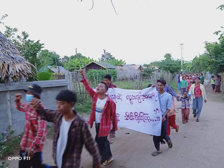 spring_2021's tweet photo. Protesters from YayKyiPin Village, Yinmarpin Tsp marched on the streets and protested against the military dictatorship.

#EndImpunity
#Dec8Coup 
#WhatsHappeningInMyanmar https://t.co/pfRpJofYEr