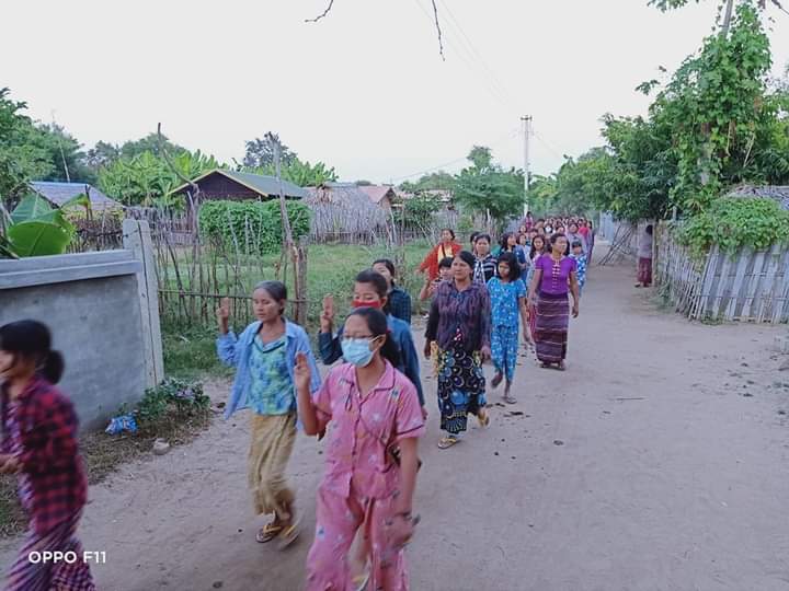 spring_2021's tweet photo. Protesters from YayKyiPin Village, Yinmarpin Tsp marched on the streets and protested against the military dictatorship.

#EndImpunity
#Dec8Coup 
#WhatsHappeningInMyanmar https://t.co/pfRpJofYEr