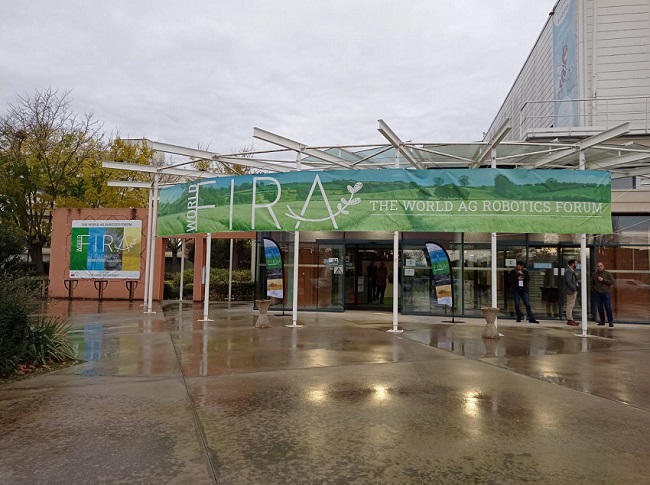 _Ctifl's tweet photo. Du 7 au 9 déc 2021> Le #CTIFL est présent au #WFIRA21.
Sur notre stand, venez Ă la rencontre de notre Ă©quipe, qui vous prĂ©sentera la plateforme #TITEC. đđ
#Fragtw
cc: @FIRA_team https://t.co/6zdJTBeilt