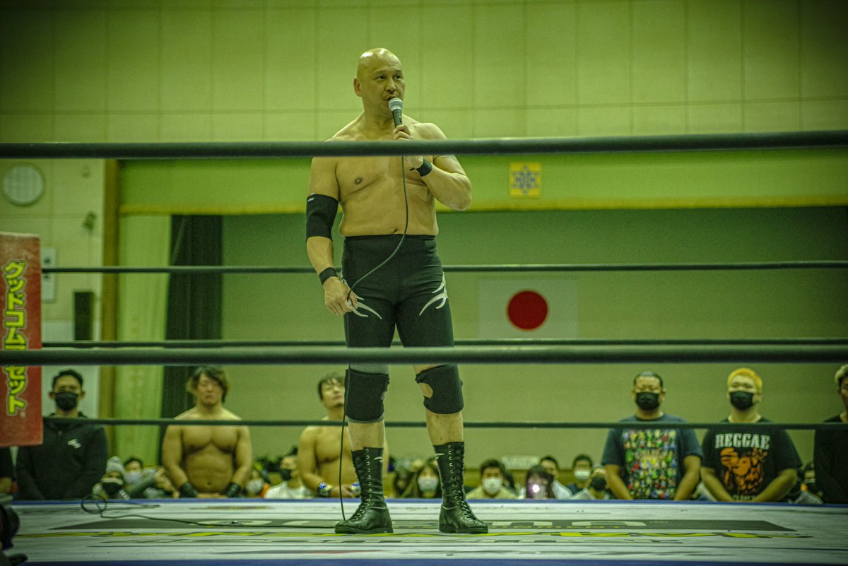 gatoken0806's tweet photo. #ddtpro 大牟田大会 #YutoFINALROAD 相島勇人引退興行終了。
西日本プロレス、全日、キングスロード、NOAH、DDT…彼に届いた多くの花や沢山のメッセージは、間違いなく彼が色んな団体で、そしてここ九州でプロレスを支えてきた事の証明。
相島選手、26年間、お疲れ様でした。 https://t.co/iFklbWpO3d
