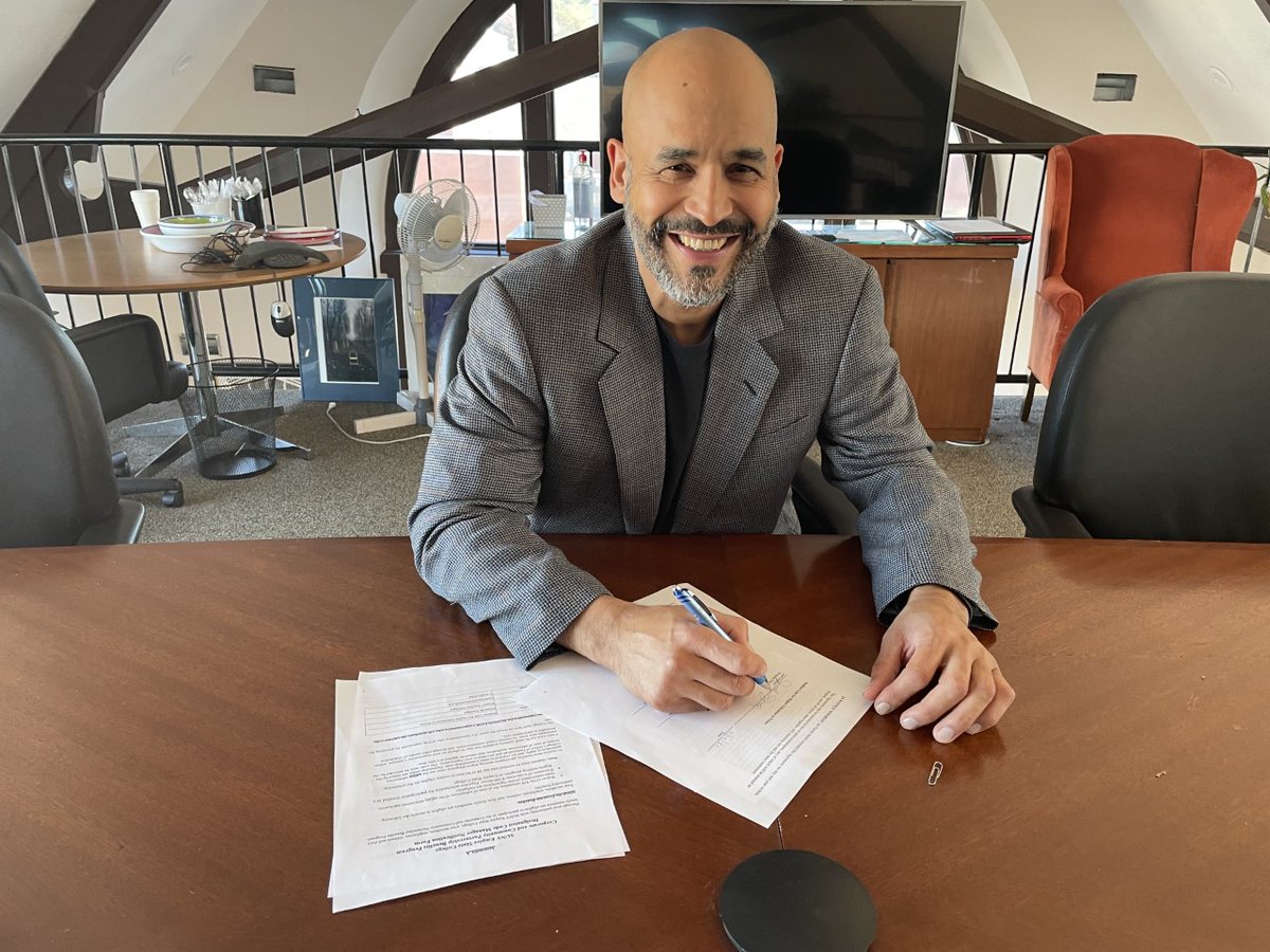 HudsonLink's tweet photo. Hudson Link has finalized agreements with SUNY Empire and Lehman College in order to create more opportunities for our alumni to finish their degrees after returning home. Thank you to our two new college partners for helping us find new ways to support our students! https://t.co/0hUxWSZfSN