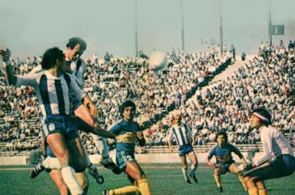 MaxiCuello1981's tweet photo. 4) 09/05/82
Otro baile y un protagonista clave: el "Puma" #Morete. 3 goles, genio y figura del encuentro. El otro tanto lo convirtió J. J. López para el 4-0 final. 

Así formo la "T": Mendoza; Ocaño, Oviedo, Ártico y Pavón; López, Coudannes y Bianco; Reinaldi, González y Morete. https://t.co/o8AdeC6AU0