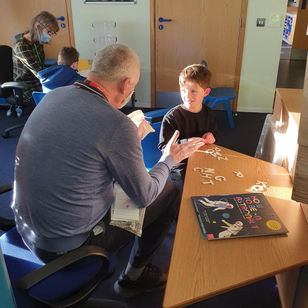 BookmarkCharity's tweet photo. We LOVE to see it!
Children and our volunteers reading together in a school in Leeds, our first school to have in-person programmes outside of London๐งก
#Charity #ReadingVolunteer #Volunteering https://t.co/IwcEnLQNJj