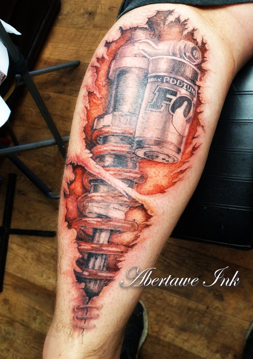 I you had a skin rip tattoo, what would be at your core? 
I might find a C64 buried deep inside!

#tattoo #tattoos #bodyart #ink #tattooartist #tattooink #tattooart